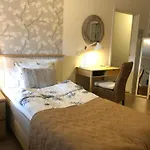 לינה וארוחת בוקר Haus Anna 3*